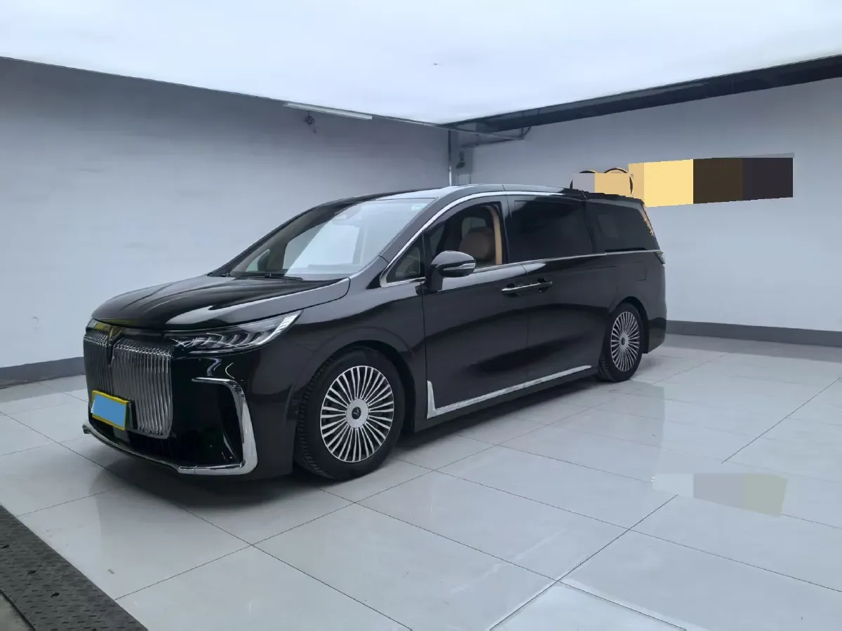 2025 Voyah Dream 1.5T 150HP L4 PHEV 41.7KWH,autocango,china used car exporter,china ev exporter,chinese used car exporter,chinese used ev exporter