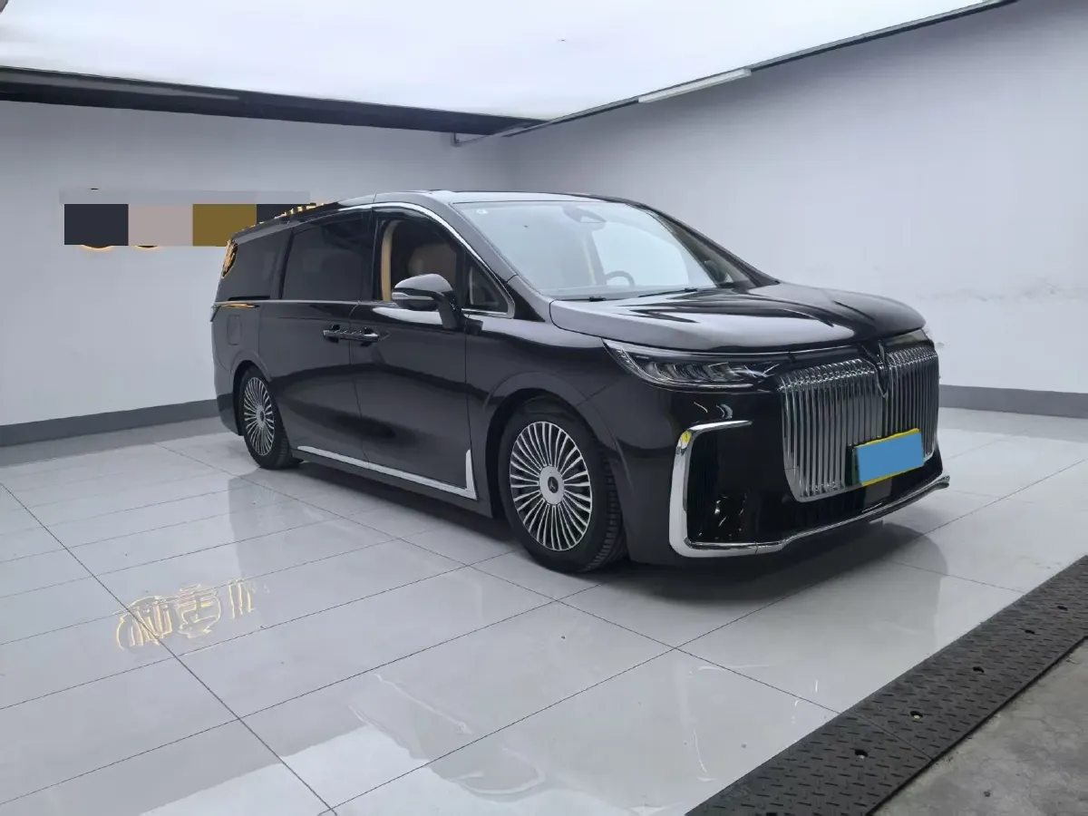 2025 Voyah Dream 1.5T 150HP L4 PHEV 41.7KWH,autocango,china used car exporter,china ev exporter,chinese used car exporter,chinese used ev exporter