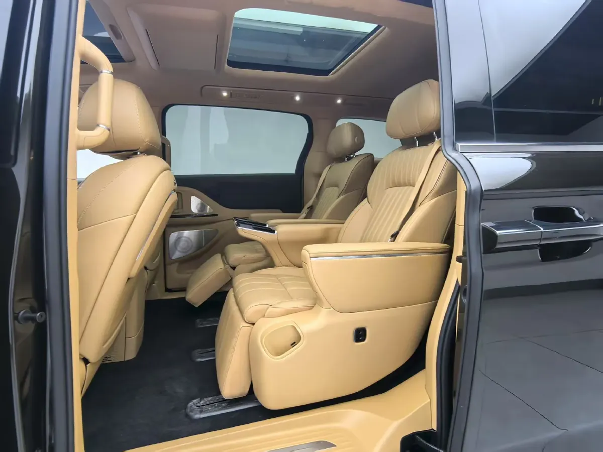 2025 Voyah Dream 1.5T 150HP L4 PHEV 41.7KWH,autocango,china used car exporter,china ev exporter,chinese used car exporter,chinese used ev exporter
