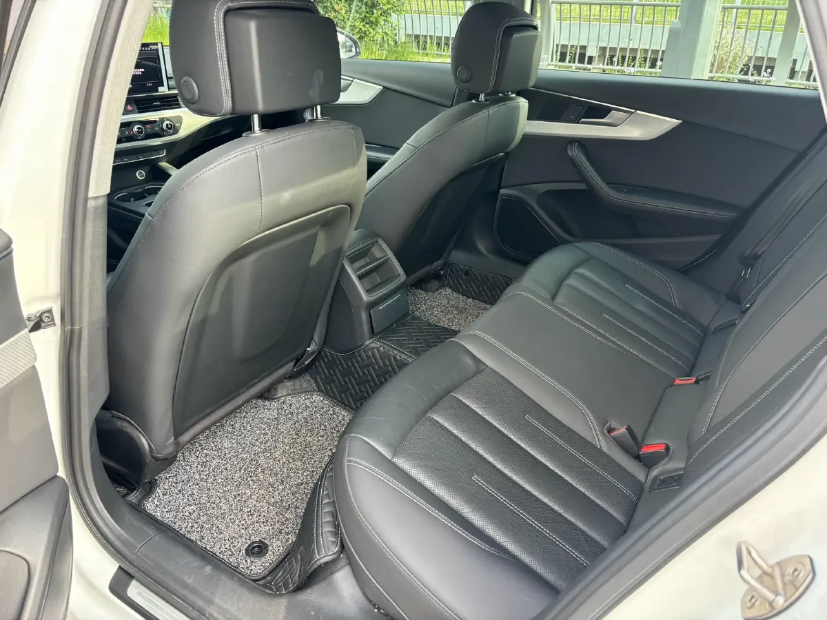 2020 Audi A4L 2.0T 190HP L4 7DCT,autocango,china used car exporter,china ev exporter,chinese used car exporter,chinese used ev exporter