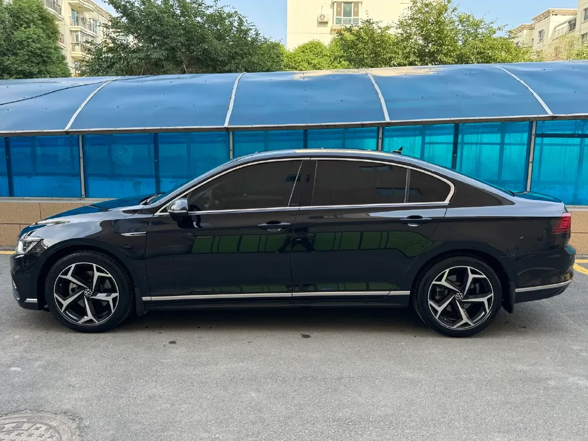 2023 Volkswagen Magotan 2.0T 186HP L4 7DCT,autocango,china used car exporter,china ev exporter,chinese used car exporter,chinese used ev exporter