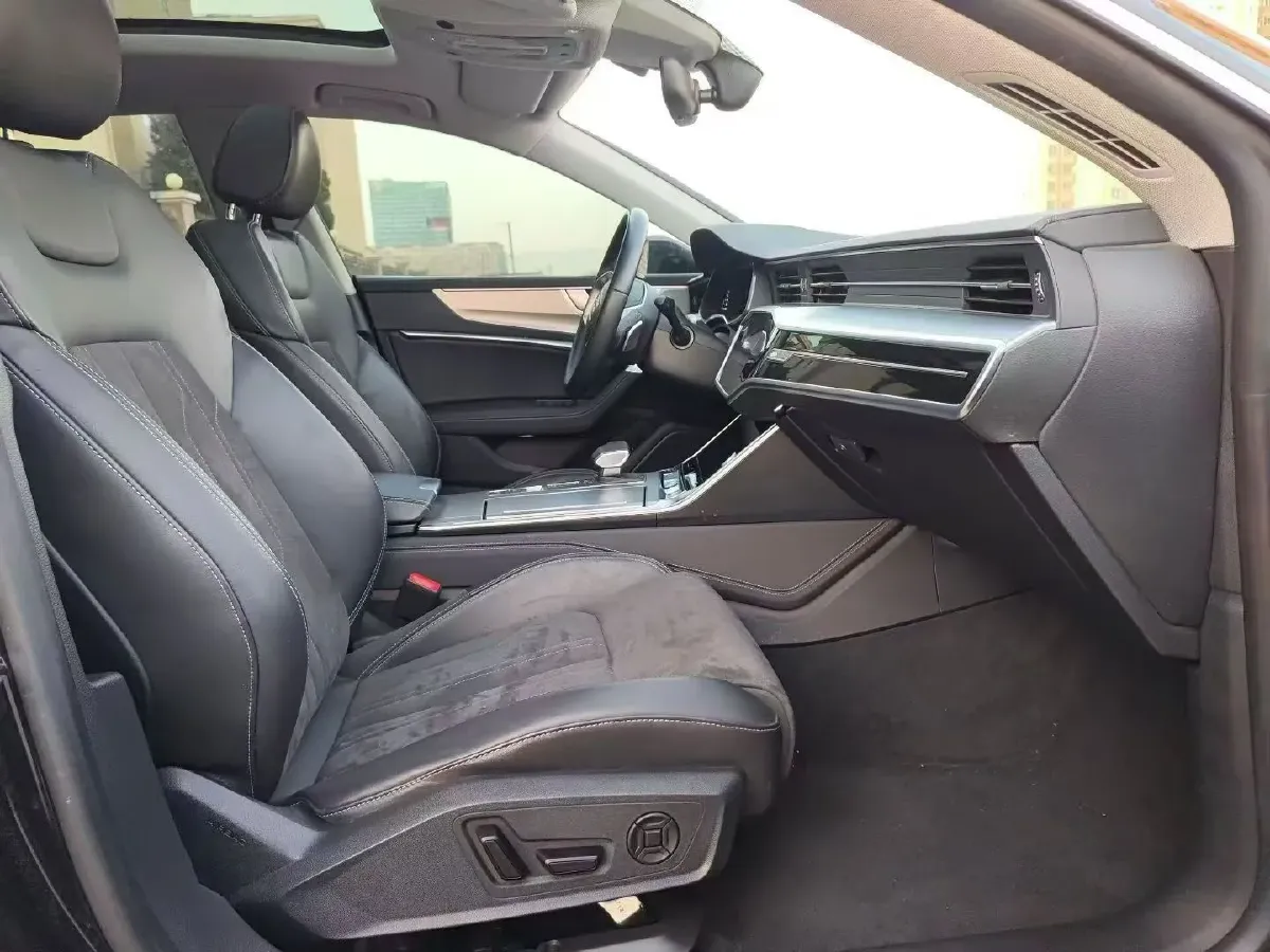 2024 Audi A7L 2.0T 245HP L4 7DCT,autocango,china used car exporter,china ev exporter,chinese used car exporter,chinese used ev exporter