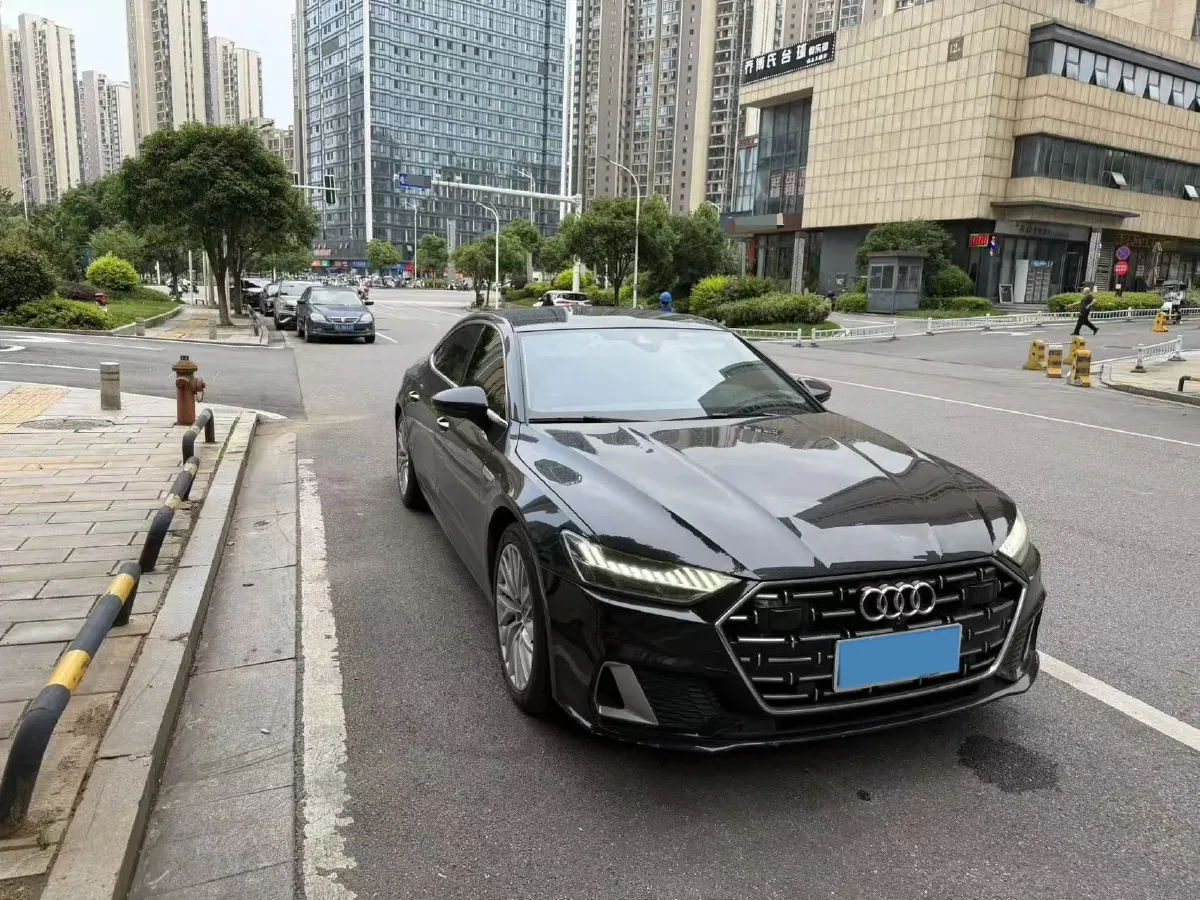 2024 Audi A7L 2.0T 245HP L4 7DCT,autocango,china used car exporter,china ev exporter,chinese used car exporter,chinese used ev exporter