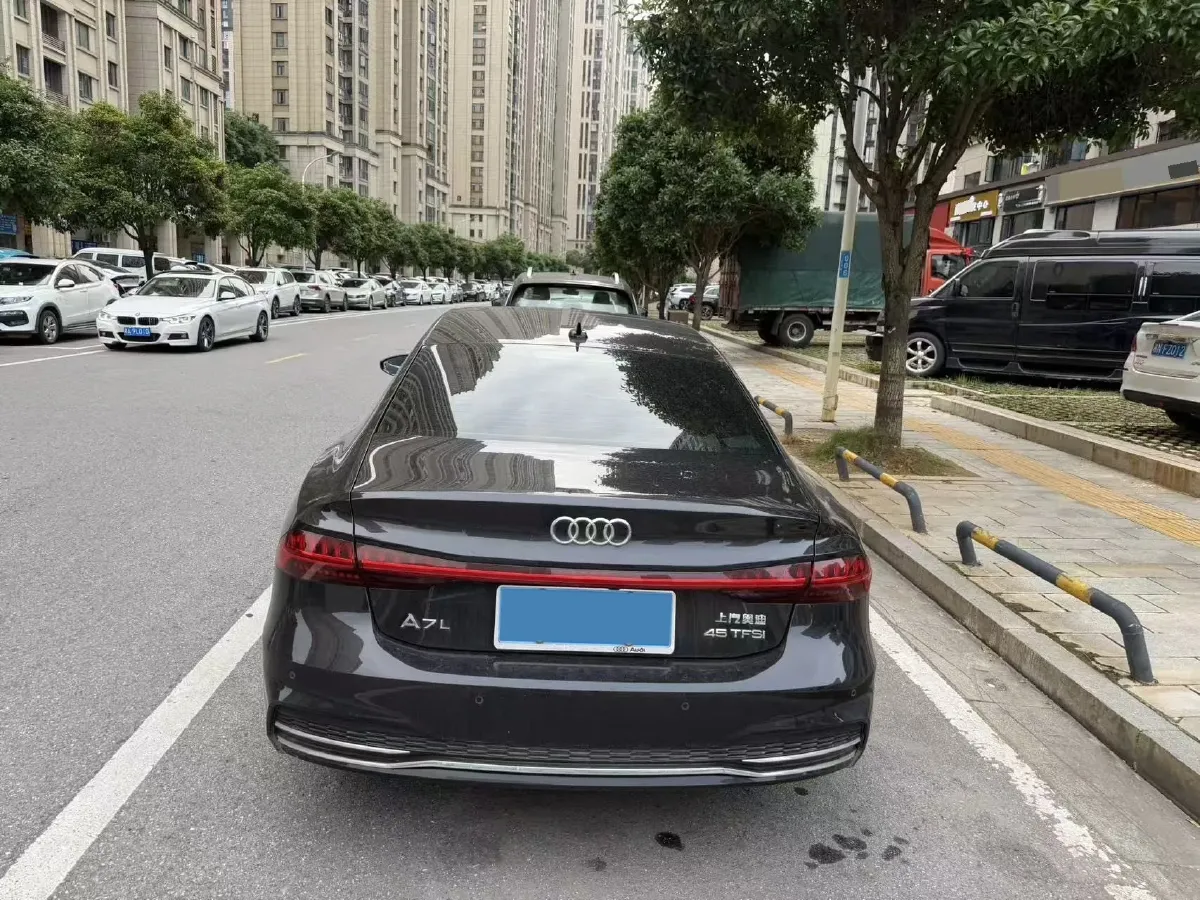 2024 Audi A7L 2.0T 245HP L4 7DCT,autocango,china used car exporter,china ev exporter,chinese used car exporter,chinese used ev exporter