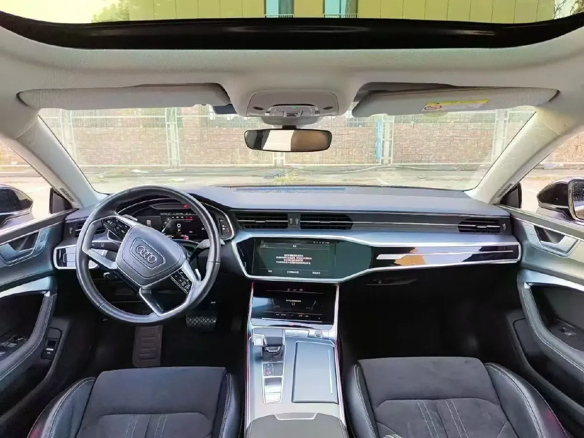 2024 Audi A7L 2.0T 245HP L4 7DCT,autocango,china used car exporter,china ev exporter,chinese used car exporter,chinese used ev exporter