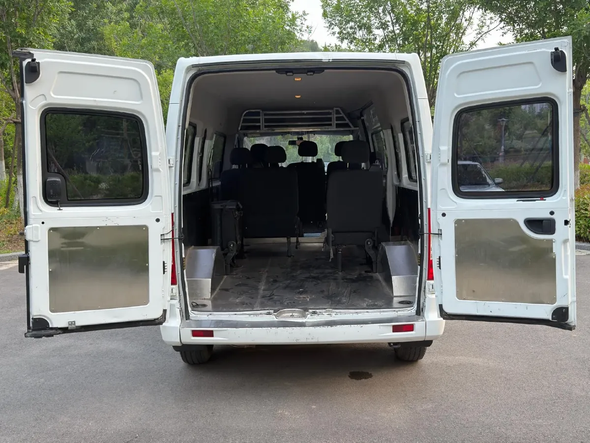 2019 MAXUS XinTu V80 2.0T 139HP L4 6MT,autocango,china used car exporter,china ev exporter,chinese used car exporter,chinese used ev exporter
