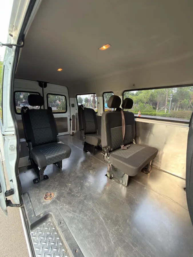 2019 MAXUS XinTu V80 2.0T 139HP L4 6MT,autocango,china used car exporter,china ev exporter,chinese used car exporter,chinese used ev exporter