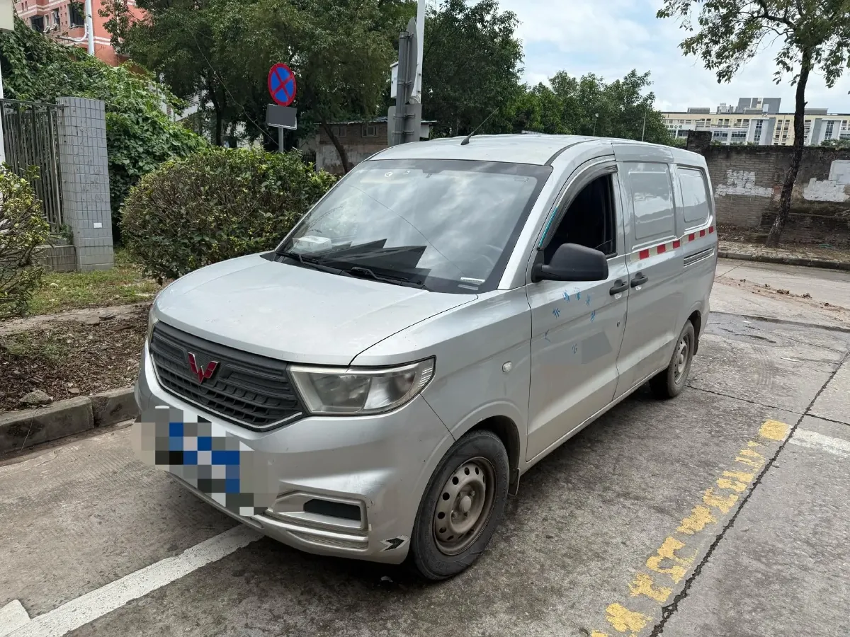 2019 WuLing HongGuang V 1.5L 105HP L4 5MT,autocango,china used car exporter,china ev exporter,chinese used car exporter,chinese used ev exporter