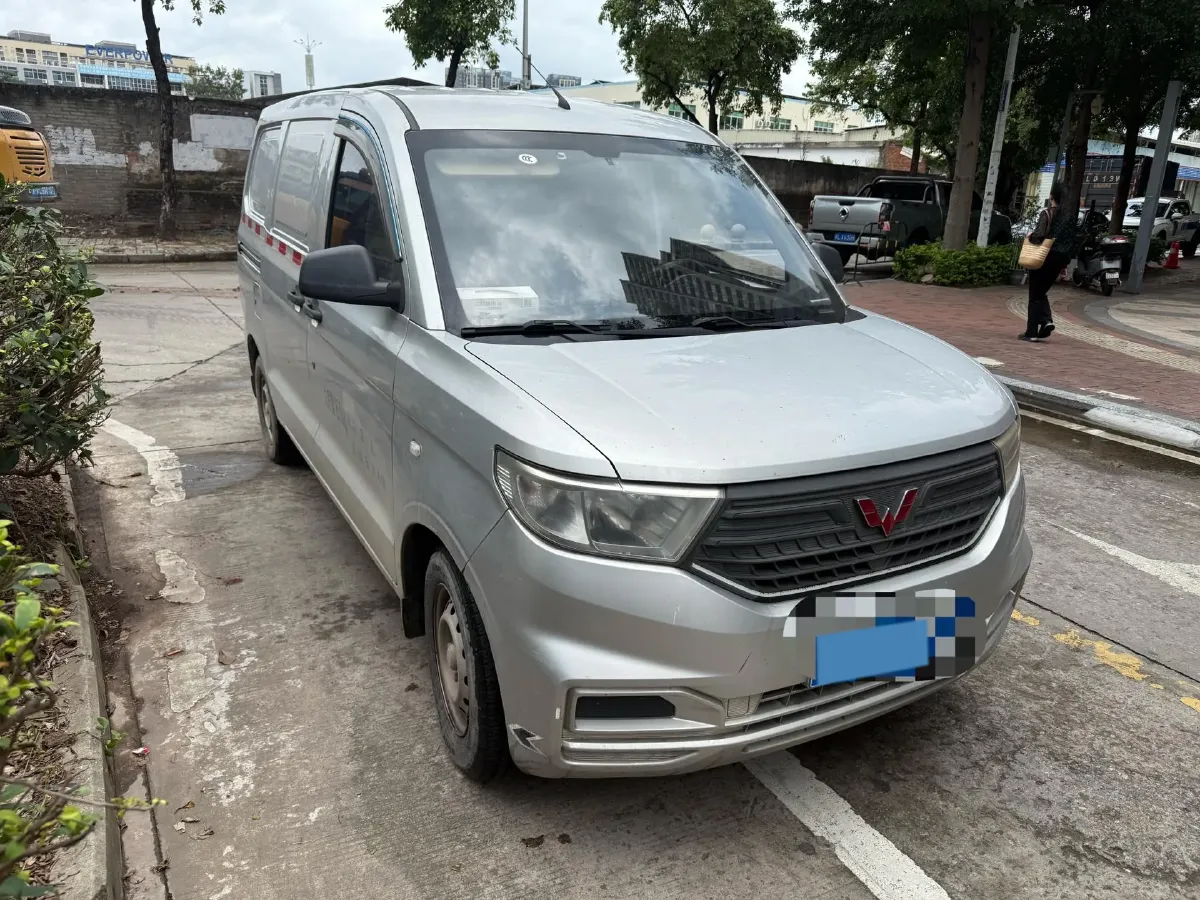 2019 WuLing HongGuang V 1.5L 105HP L4 5MT,autocango,china used car exporter,china ev exporter,chinese used car exporter,chinese used ev exporter