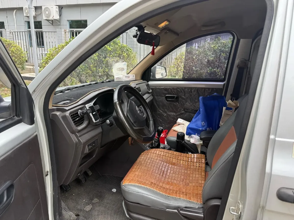 2019 WuLing HongGuang V 1.5L 105HP L4 5MT,autocango,china used car exporter,china ev exporter,chinese used car exporter,chinese used ev exporter