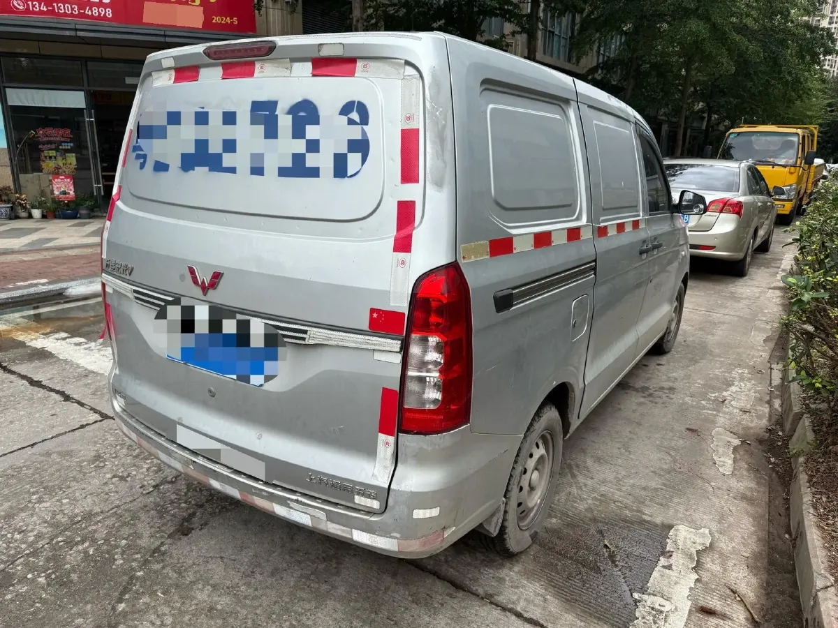 2019 WuLing HongGuang V 1.5L 105HP L4 5MT,autocango,china used car exporter,china ev exporter,chinese used car exporter,chinese used ev exporter