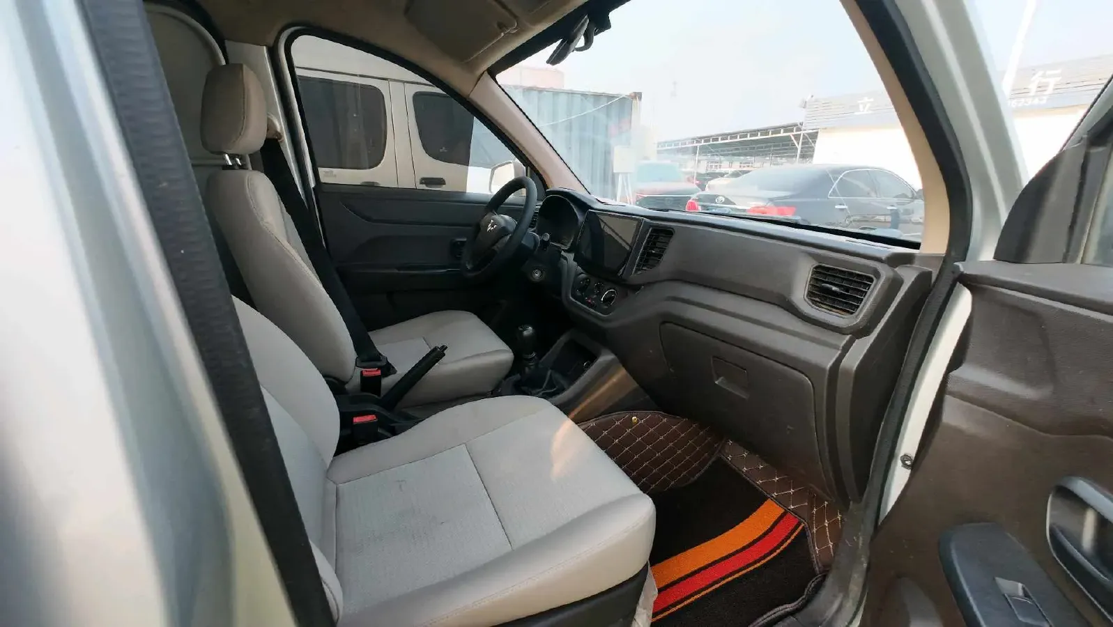 2019 WuLing HongGuang V 1.5L 99HP L4 6MT,autocango,china used car exporter,china ev exporter,chinese used car exporter,chinese used ev exporter