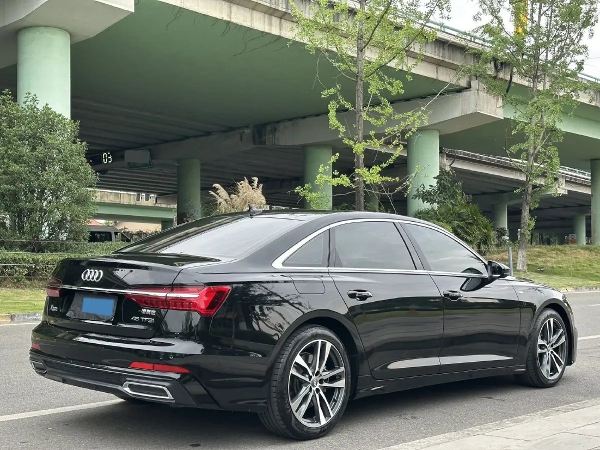 2021 Audi A6L 2.0T 190HP L4 7DCT,autocango,china used car exporter,china ev exporter,chinese used car exporter,chinese used ev exporter