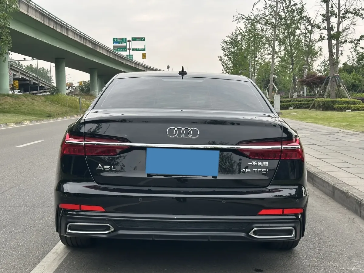 2021 Audi A6L 2.0T 190HP L4 7DCT,autocango,china used car exporter,china ev exporter,chinese used car exporter,chinese used ev exporter