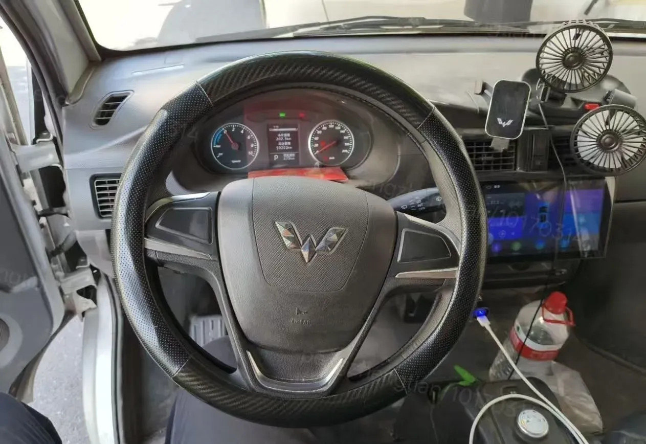 2022 WuLing RongGuang Mini Truck EV BEV 41.5KWH,autocango,china used car exporter,china ev exporter,chinese used car exporter,chinese used ev exporter