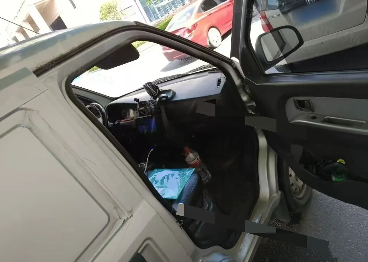 2022 WuLing RongGuang Mini Truck EV BEV 41.5KWH,autocango,china used car exporter,china ev exporter,chinese used car exporter,chinese used ev exporter