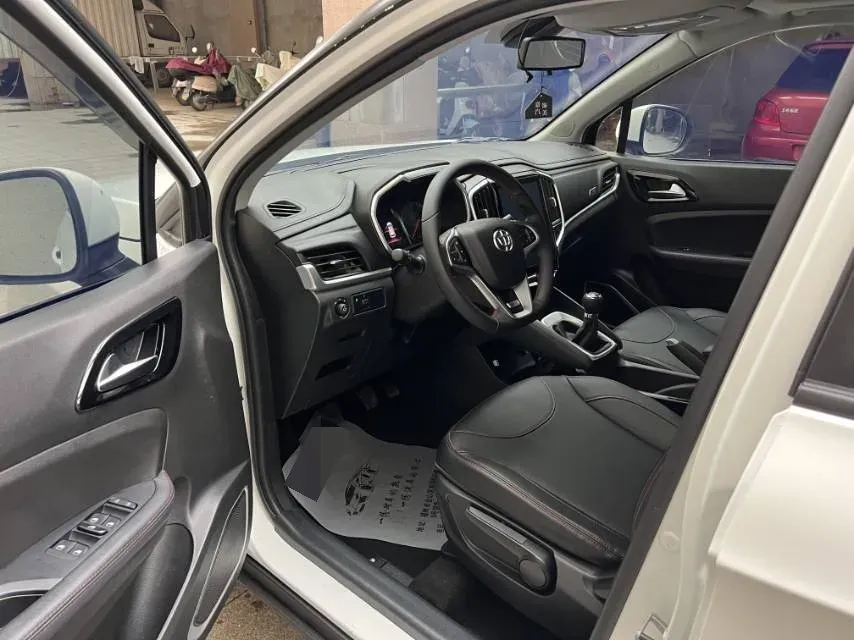 2020 Brilliance Auto V3 1.6L 118HP L4 5MT,autocango,china used car exporter,china ev exporter,chinese used car exporter,chinese used ev exporter