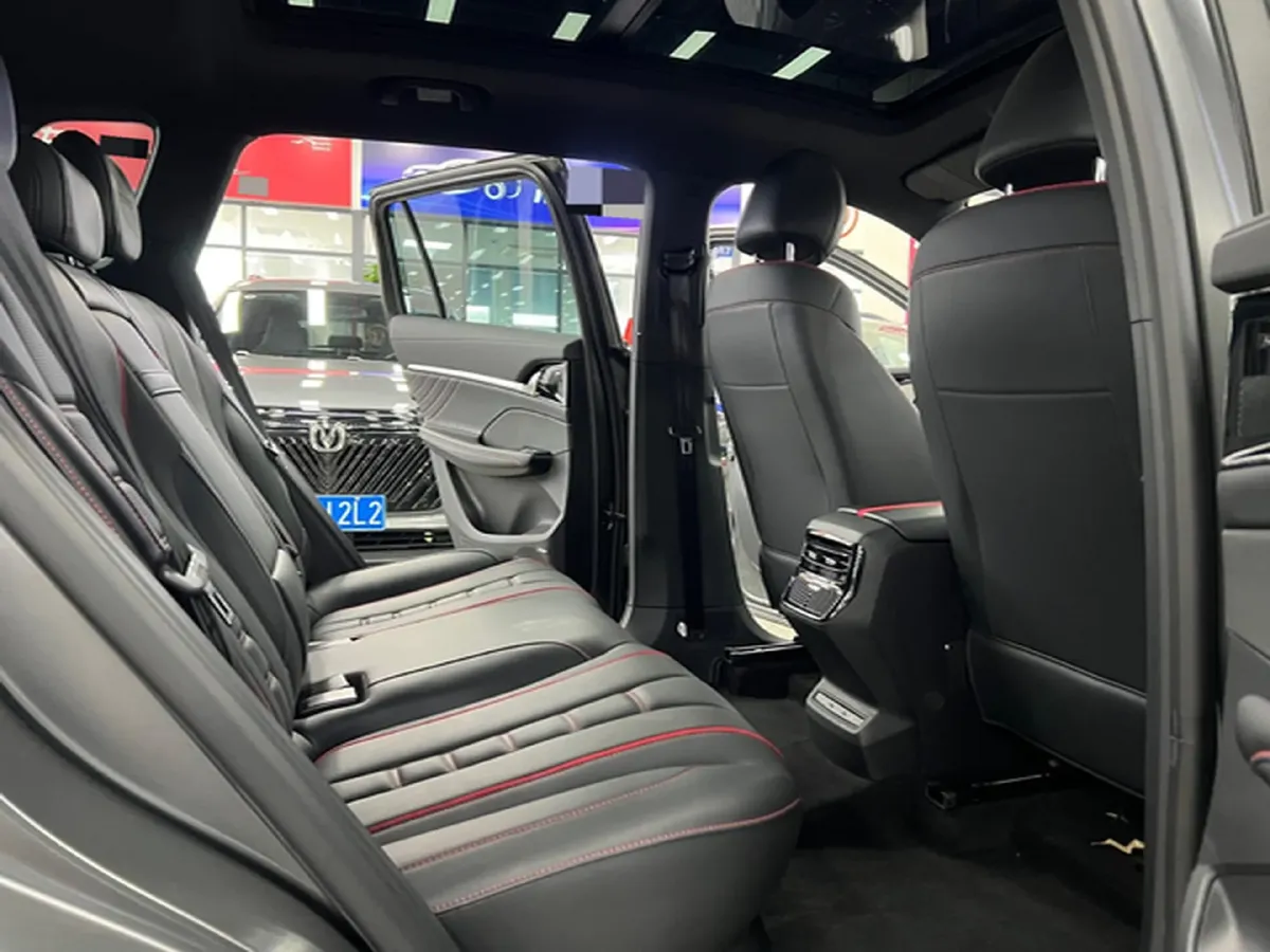 2022 Roewe RX5 MAX 2.0T 231HP L4 8AT,autocango,china used car exporter,china ev exporter,chinese used car exporter,chinese used ev exporter