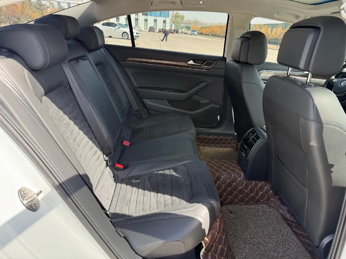 2018 Volkswagen Magotan 1.8T 180HP L4 7DCT,autocango,china used car exporter,china ev exporter,chinese used car exporter,chinese used ev exporter