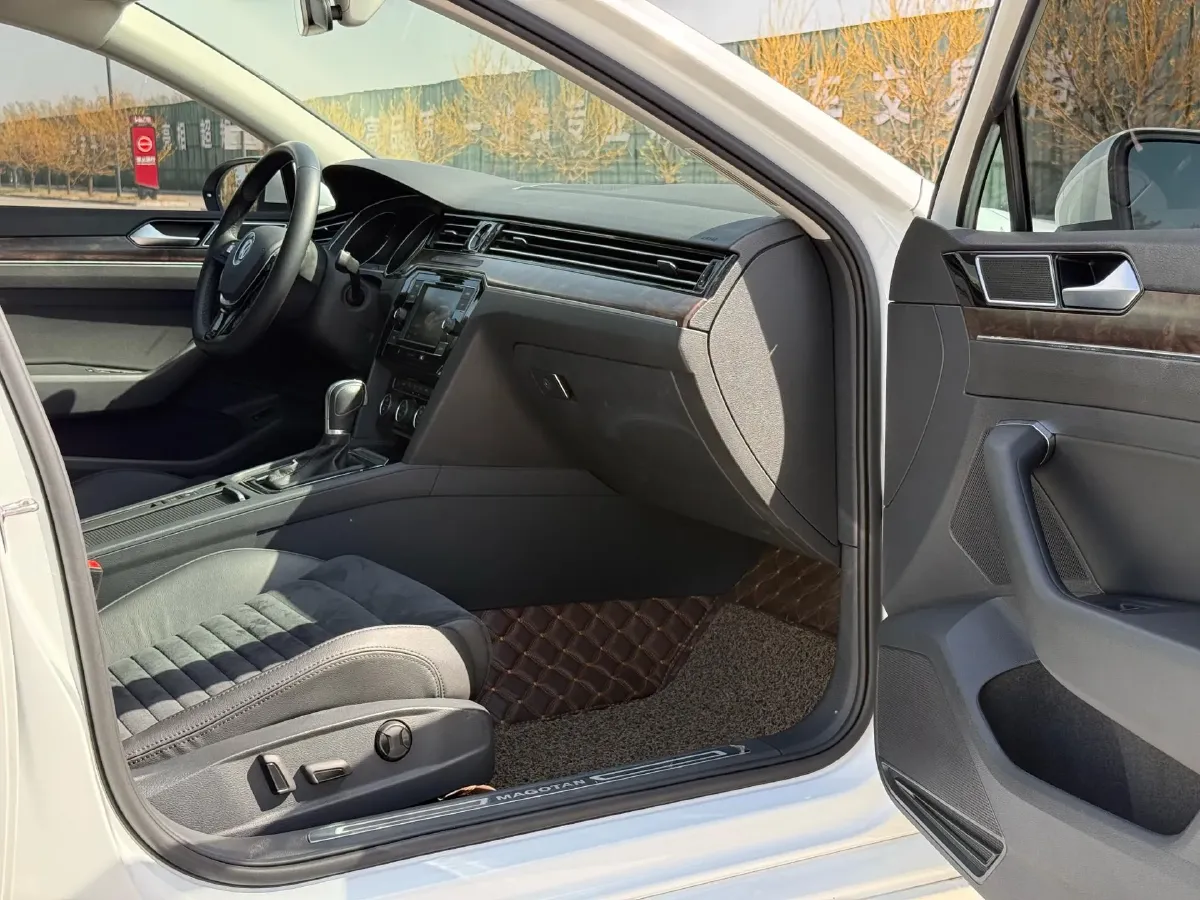 2018 Volkswagen Magotan 1.8T 180HP L4 7DCT,autocango,china used car exporter,china ev exporter,chinese used car exporter,chinese used ev exporter
