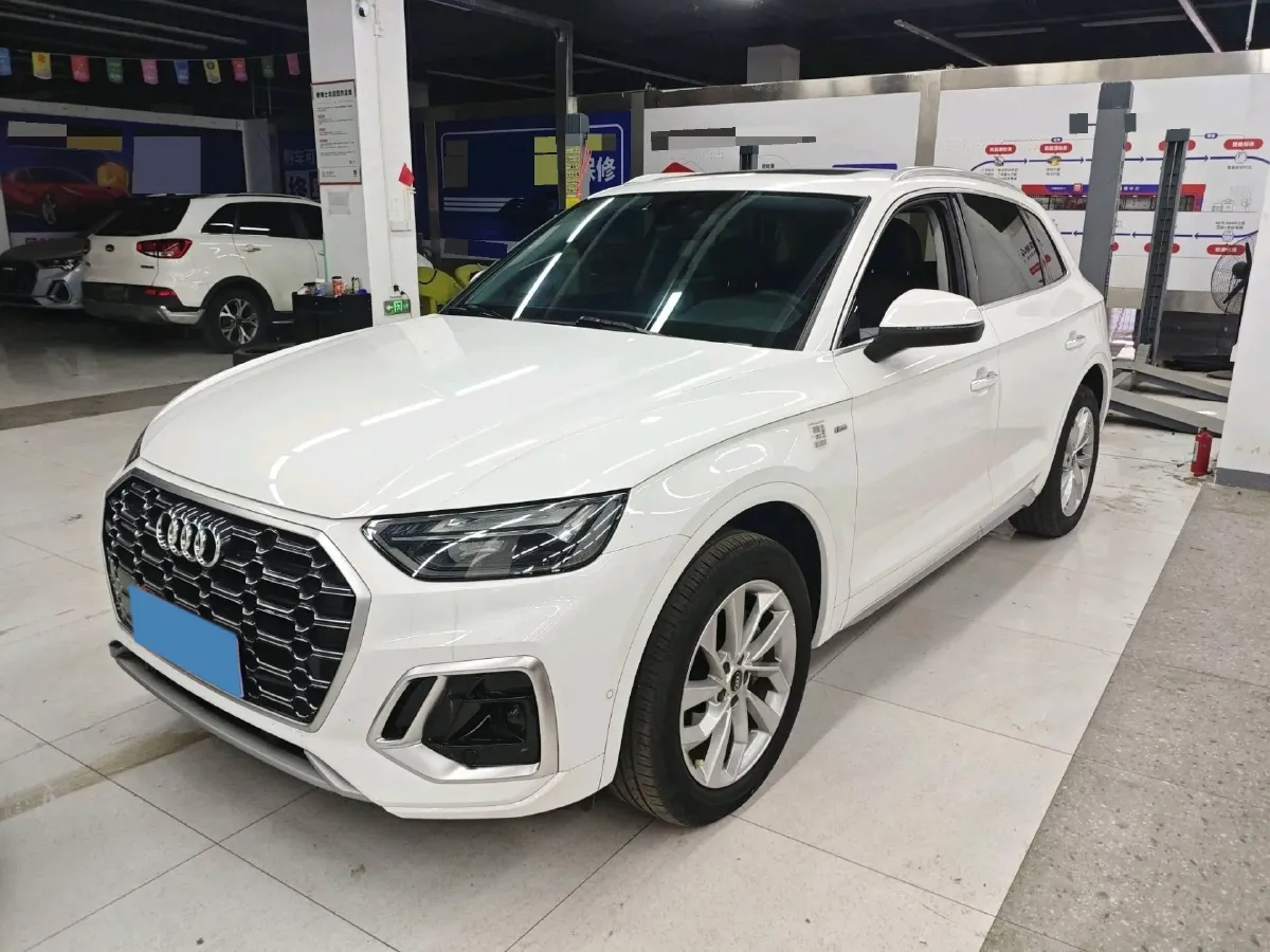2022 Audi Q5L 2.0T 190HP L4 7DCT,autocango,china used car exporter,china ev exporter,chinese used car exporter,chinese used ev exporter