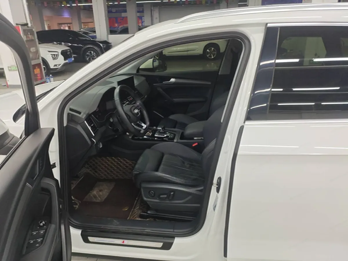 2022 Audi Q5L 2.0T 190HP L4 7DCT,autocango,china used car exporter,china ev exporter,chinese used car exporter,chinese used ev exporter