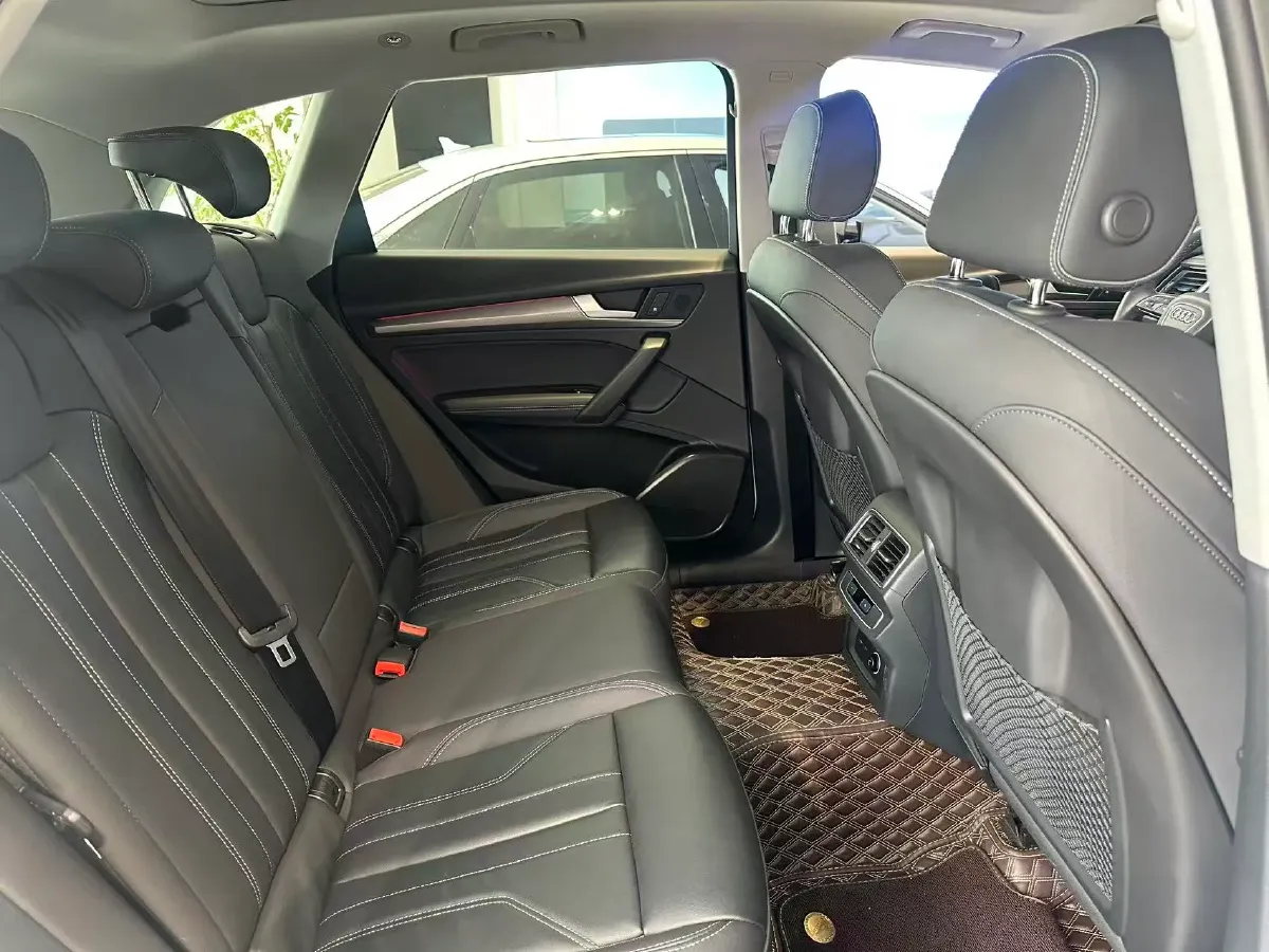 2022 Audi Q5L 2.0T 190HP L4 7DCT,autocango,china used car exporter,china ev exporter,chinese used car exporter,chinese used ev exporter