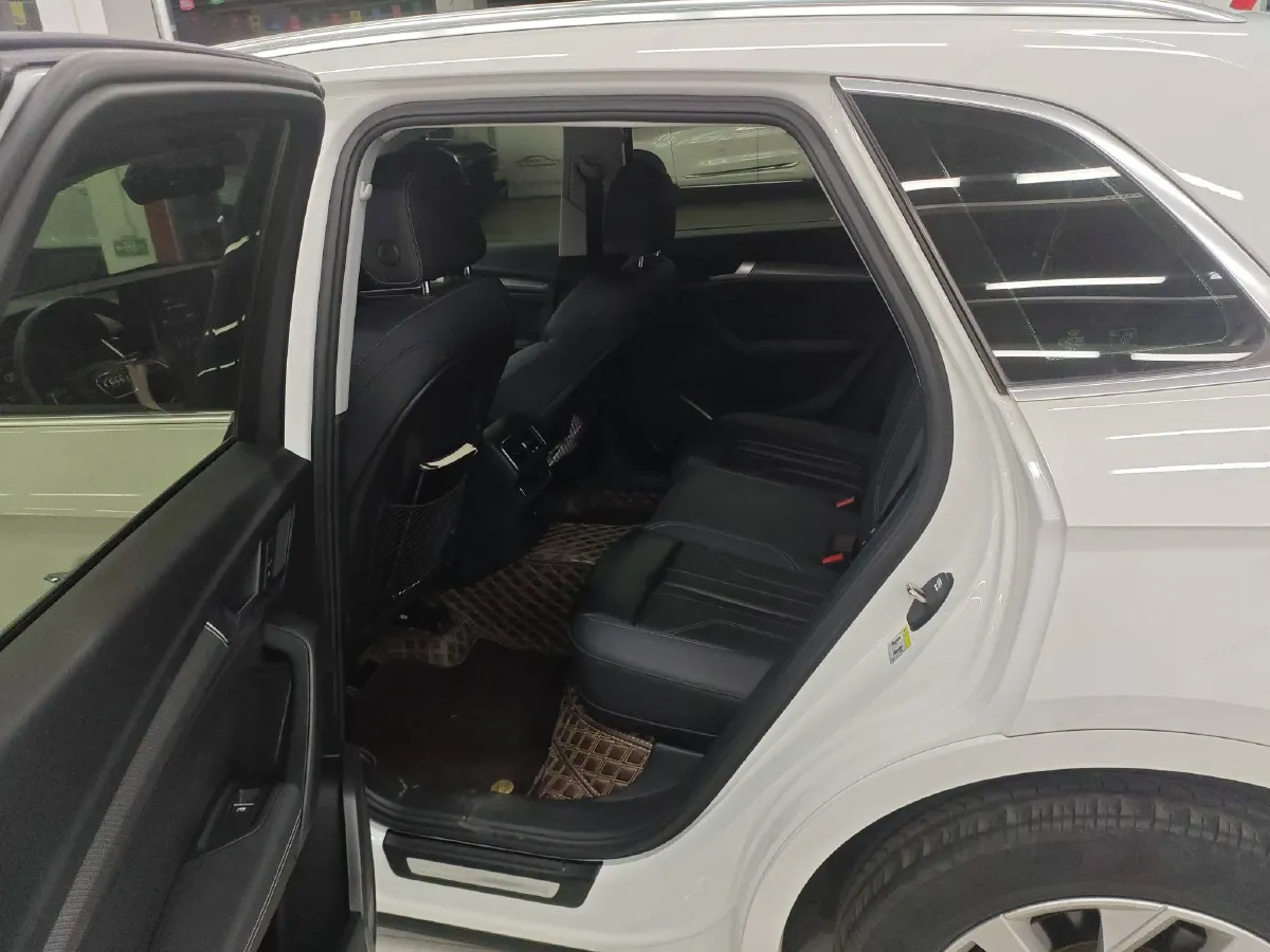 2022 Audi Q5L 2.0T 190HP L4 7DCT,autocango,china used car exporter,china ev exporter,chinese used car exporter,chinese used ev exporter