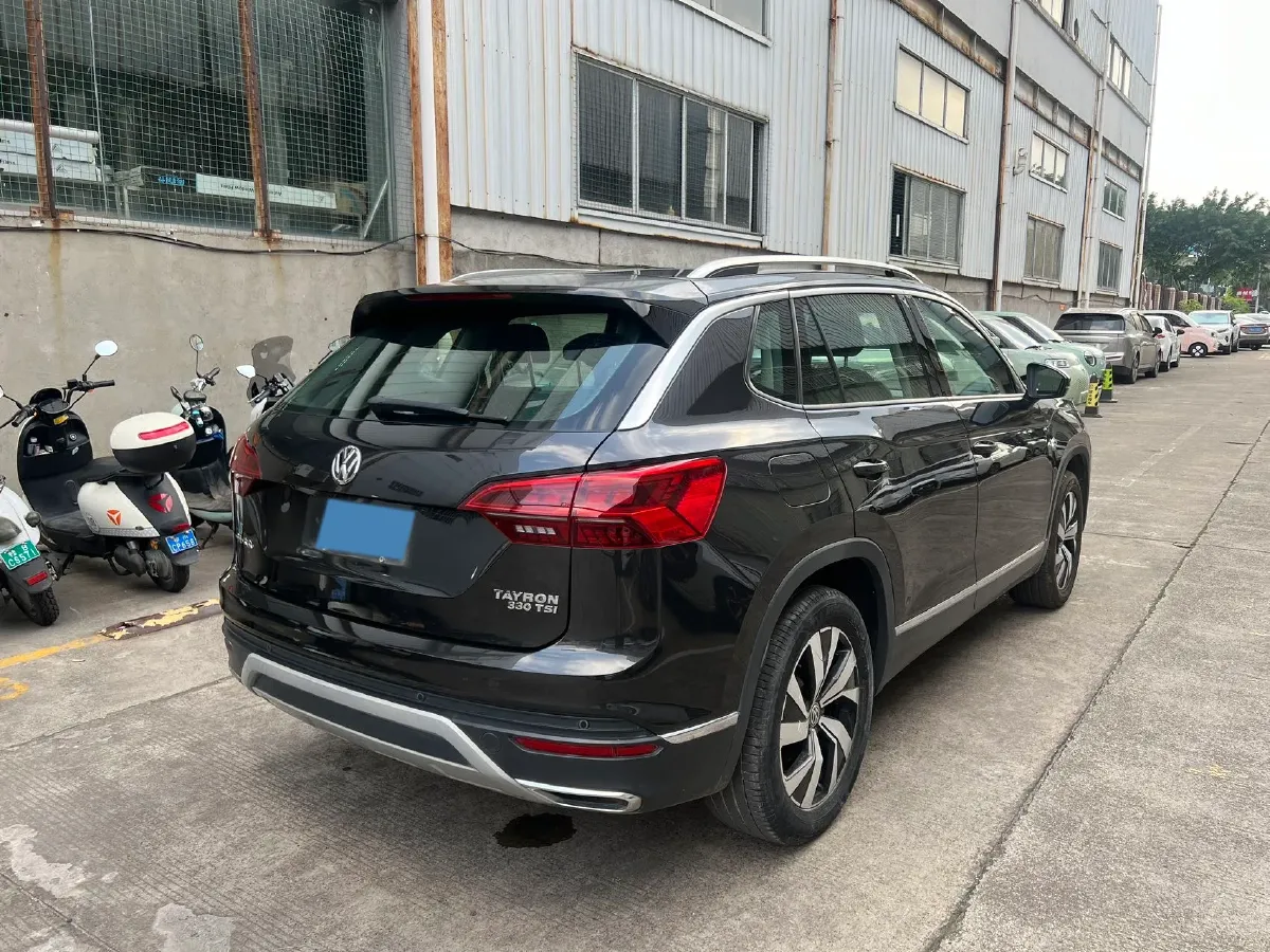2019 Jeep Cherokee 2.0T 234HP L4 9AT,autocango,china used car exporter,china ev exporter,chinese used car exporter,chinese used ev exporter