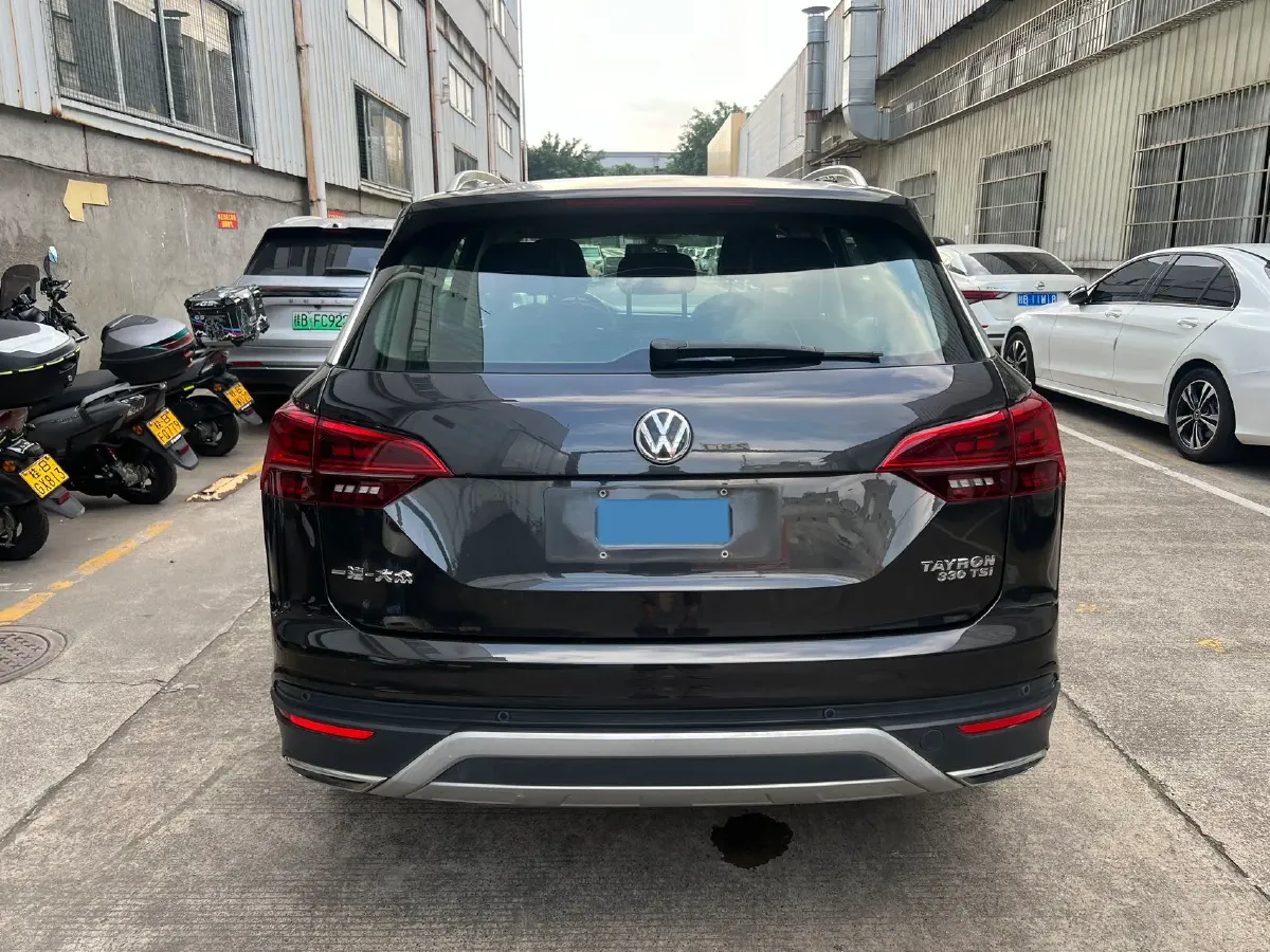 2019 Jeep Cherokee 2.0T 234HP L4 9AT,autocango,china used car exporter,china ev exporter,chinese used car exporter,chinese used ev exporter