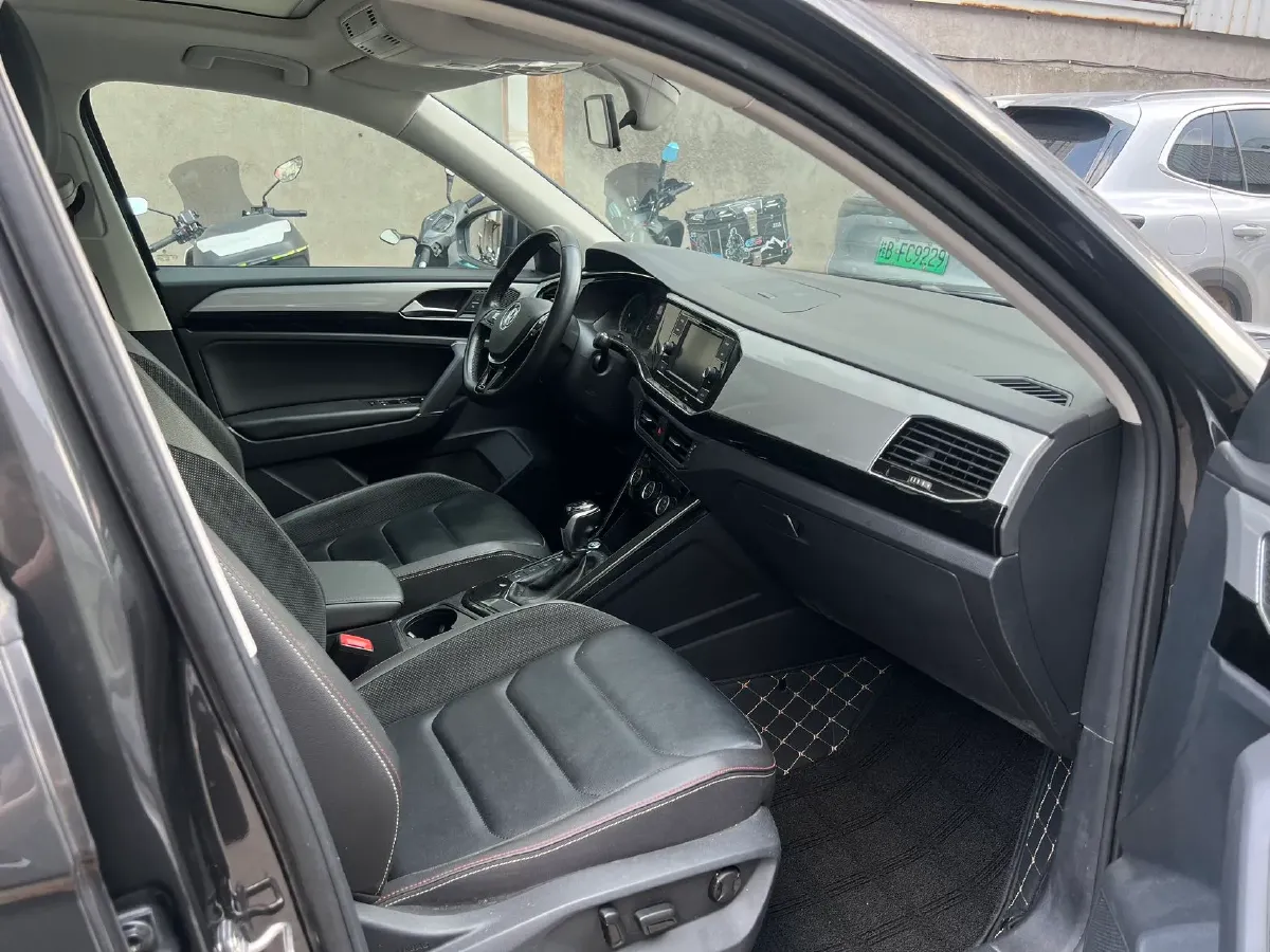 2019 Jeep Cherokee 2.0T 234HP L4 9AT,autocango,china used car exporter,china ev exporter,chinese used car exporter,chinese used ev exporter