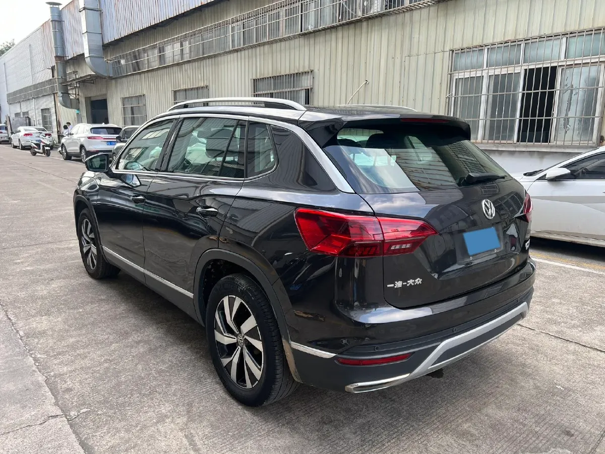 2019 Jeep Cherokee 2.0T 234HP L4 9AT,autocango,china used car exporter,china ev exporter,chinese used car exporter,chinese used ev exporter