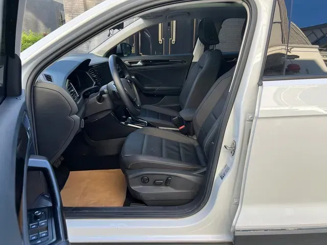 2022 Volkswagen T-Roc 1.4T 150HP L4 7DCT,autocango,china used car exporter,china ev exporter,chinese used car exporter,chinese used ev exporter