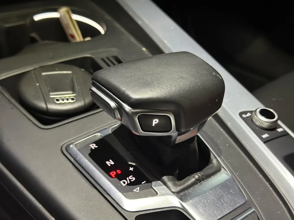 2020 Audi A4L 2.0T 190HP L4 7DCT,autocango,china used car exporter,china ev exporter,chinese used car exporter,chinese used ev exporter