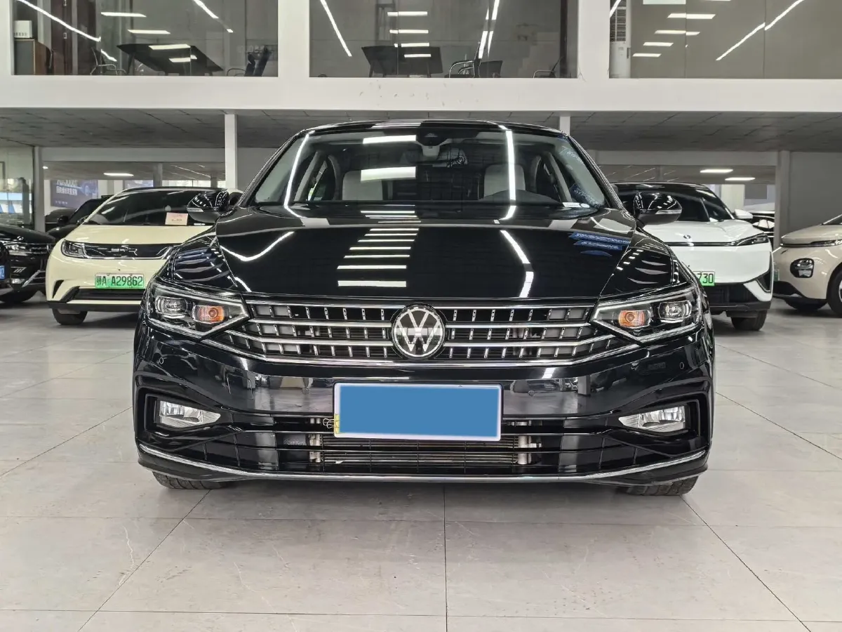 2023 Volkswagen Magotan 2.0T 186HP L4 7DCT,autocango,china used car exporter,china ev exporter,chinese used car exporter,chinese used ev exporter