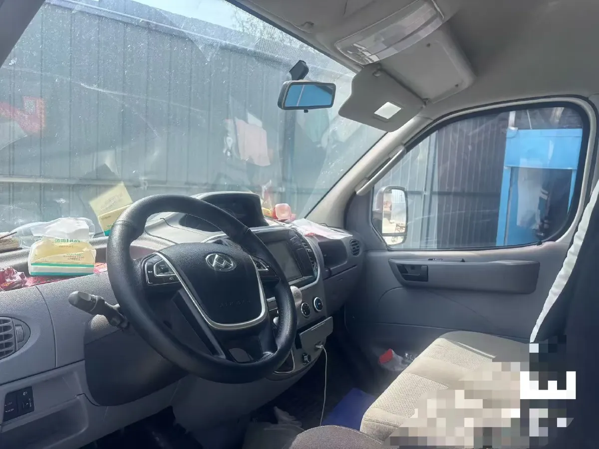 2019 MAXUS XinTu V80 2.5T 136HP L4 6MT,autocango,china used car exporter,china ev exporter,chinese used car exporter,chinese used ev exporter