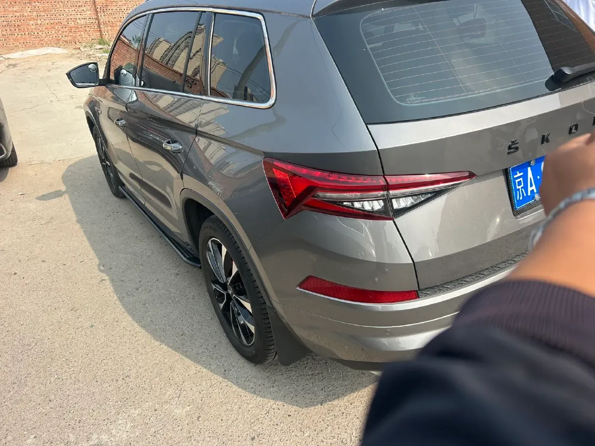 2023 Skoda Kodiak 2.0T 186HP L4 7DCT,autocango,china used car exporter,china ev exporter,chinese used car exporter,chinese used ev exporter