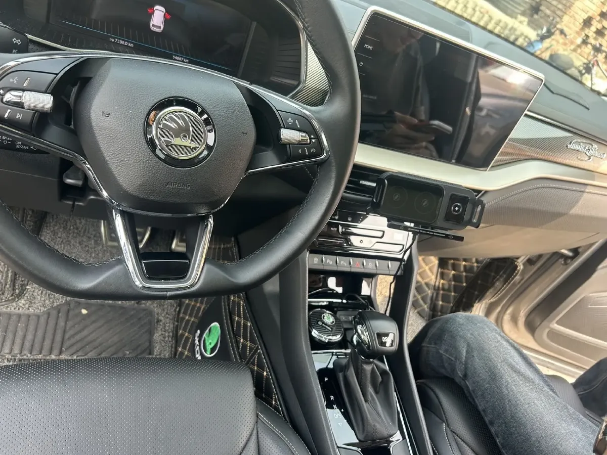 2023 Skoda Kodiak 2.0T 186HP L4 7DCT,autocango,china used car exporter,china ev exporter,chinese used car exporter,chinese used ev exporter
