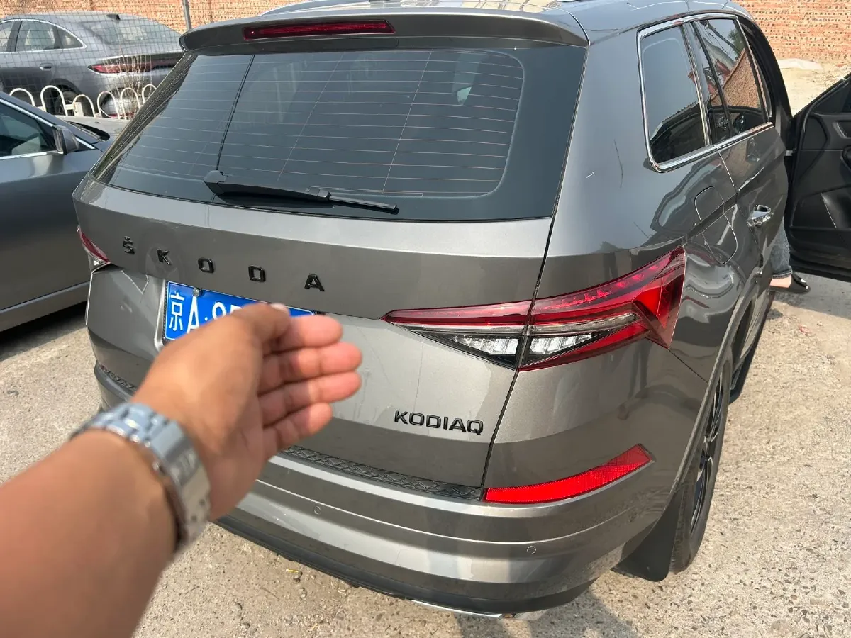 2023 Skoda Kodiak 2.0T 186HP L4 7DCT,autocango,china used car exporter,china ev exporter,chinese used car exporter,chinese used ev exporter