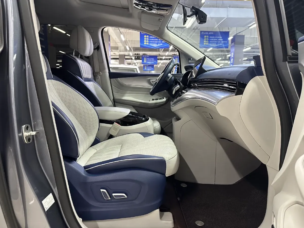 2022 Roewe iMAX8 2.0T 234HP L4 8AT,autocango,china used car exporter,china ev exporter,chinese used car exporter,chinese used ev exporter