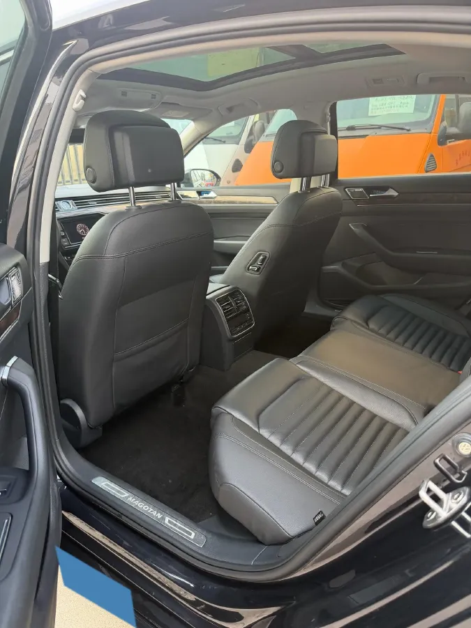 2019 Volkswagen Magotan 2.0T 186HP L4 7DCT,autocango,china used car exporter,china ev exporter,chinese used car exporter,chinese used ev exporter