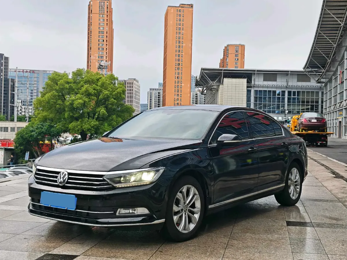2017 Volkswagen Magotan 2.0T 220HP L4 7DCT,autocango,china used car exporter,china ev exporter,chinese used car exporter,chinese used ev exporter