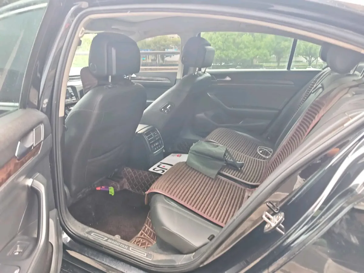 2017 Volkswagen Magotan 2.0T 220HP L4 7DCT,autocango,china used car exporter,china ev exporter,chinese used car exporter,chinese used ev exporter