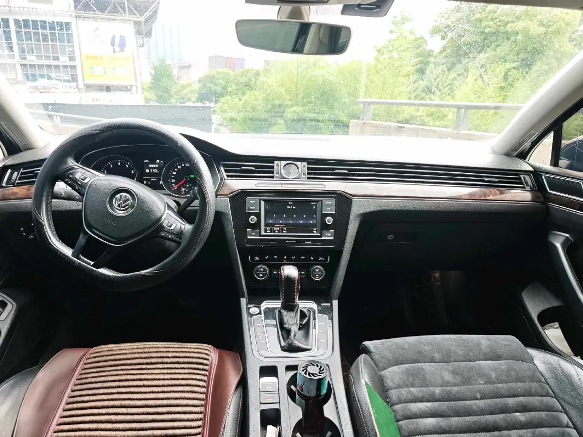2017 Volkswagen Magotan 2.0T 220HP L4 7DCT,autocango,china used car exporter,china ev exporter,chinese used car exporter,chinese used ev exporter