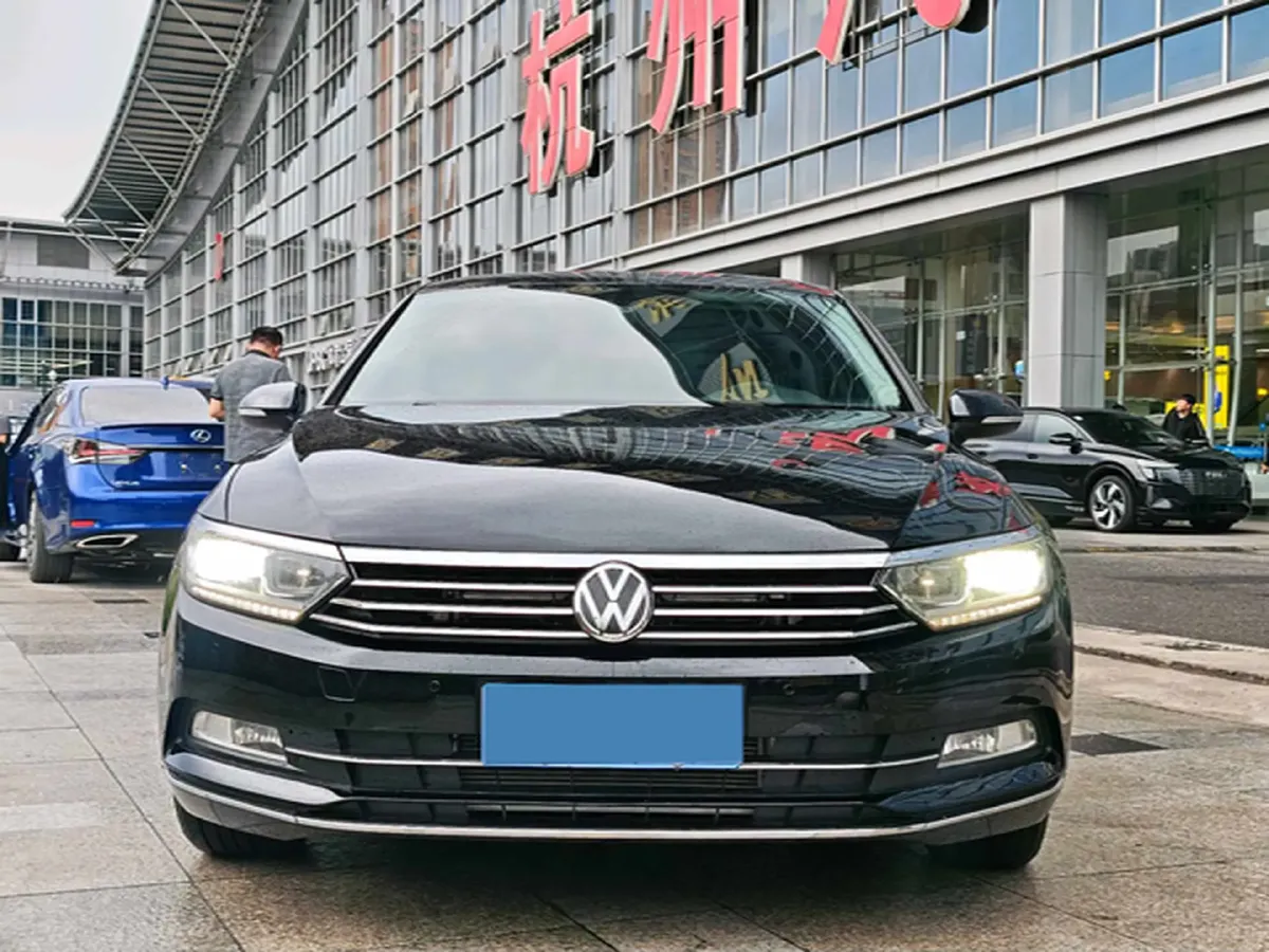 2017 Volkswagen Magotan 2.0T 220HP L4 7DCT,autocango,china used car exporter,china ev exporter,chinese used car exporter,chinese used ev exporter