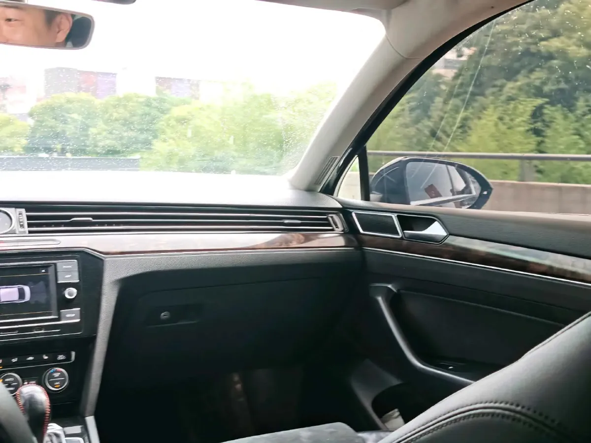 2017 Volkswagen Magotan 2.0T 220HP L4 7DCT,autocango,china used car exporter,china ev exporter,chinese used car exporter,chinese used ev exporter