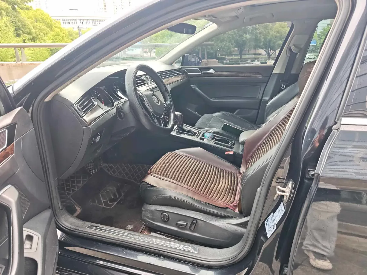 2017 Volkswagen Magotan 2.0T 220HP L4 7DCT,autocango,china used car exporter,china ev exporter,chinese used car exporter,chinese used ev exporter