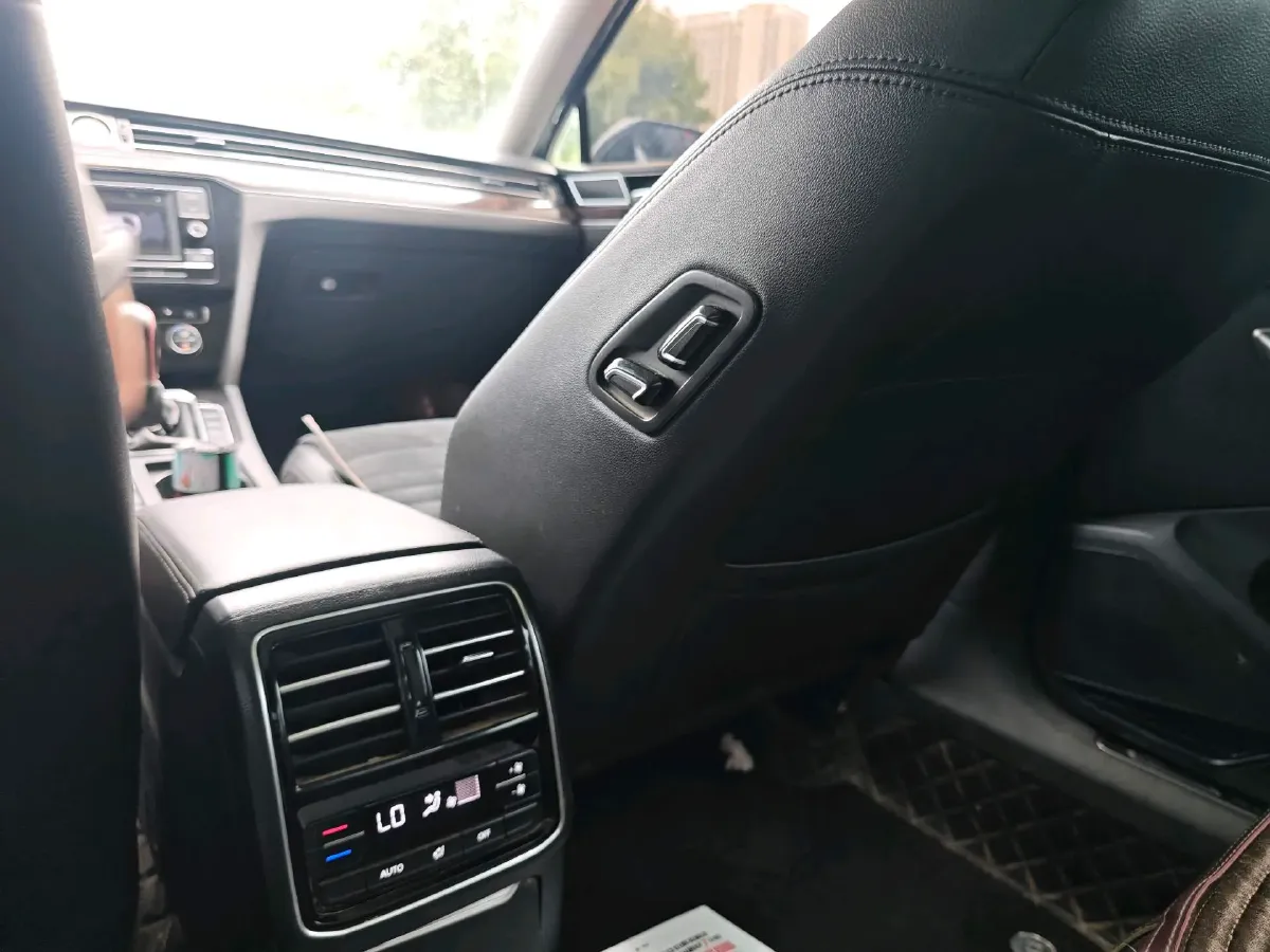 2017 Volkswagen Magotan 2.0T 220HP L4 7DCT,autocango,china used car exporter,china ev exporter,chinese used car exporter,chinese used ev exporter