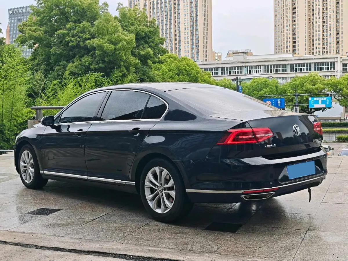 2017 Volkswagen Magotan 2.0T 220HP L4 7DCT,autocango,china used car exporter,china ev exporter,chinese used car exporter,chinese used ev exporter