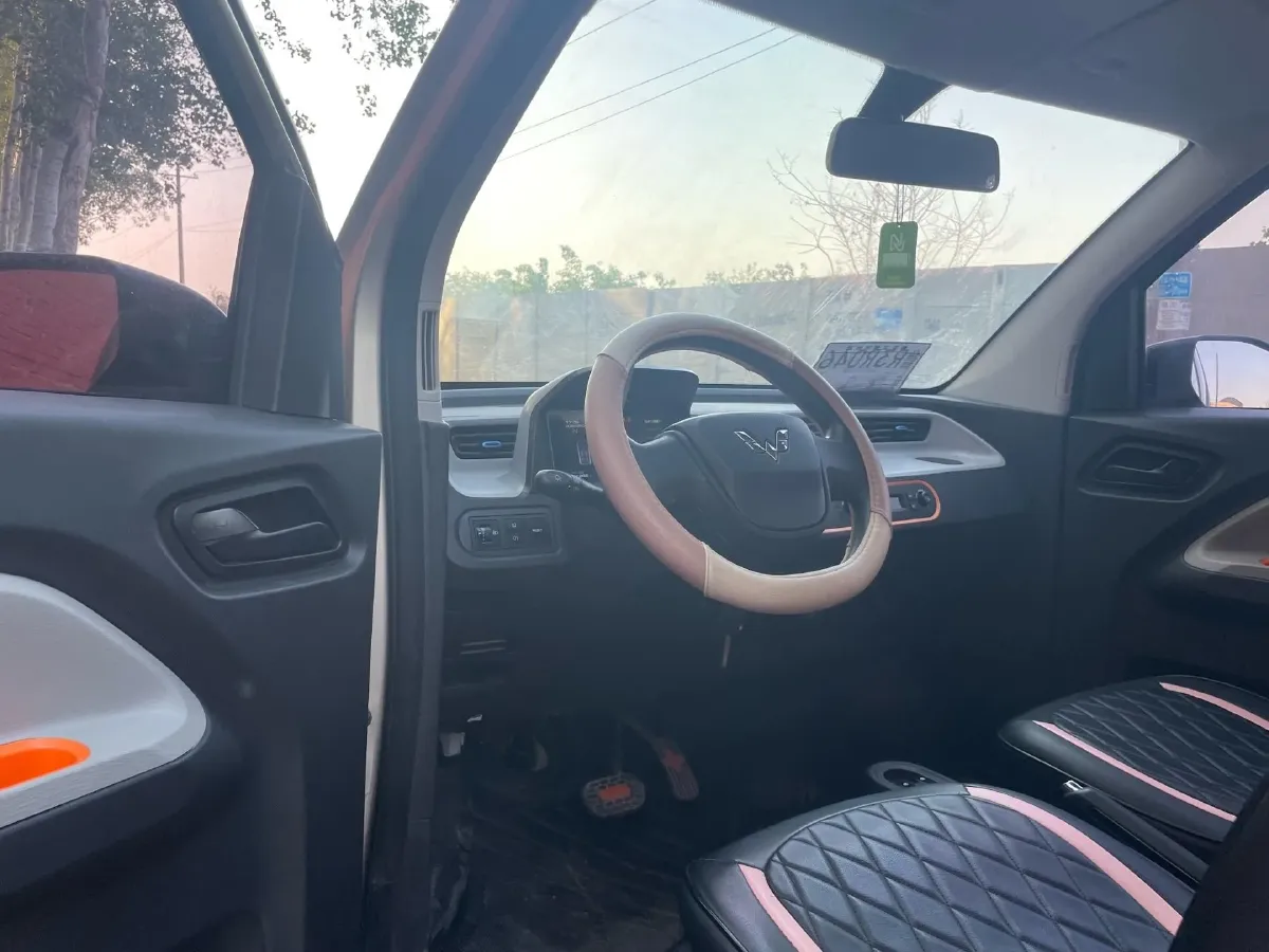 2020 WuLing HongGuang MINI EV BEV 9KWH,autocango,china used car exporter,china ev exporter,chinese used car exporter,chinese used ev exporter